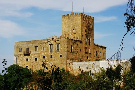Scorcio architettonico tradizionale nel centro storico di Aragona per il progetto Paese Albergo